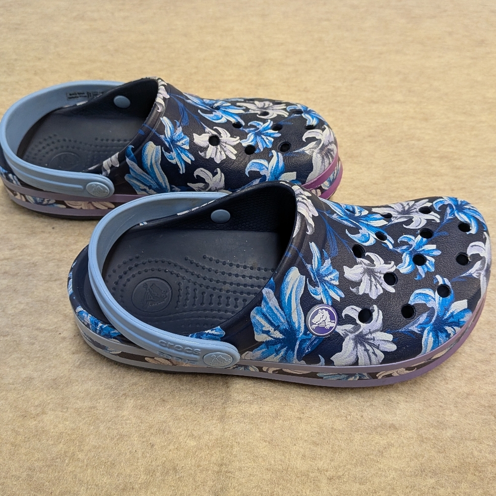 CROCS Blue and Purple Lily Floral Clogs Size Women's 6 - Picture 4 of 6